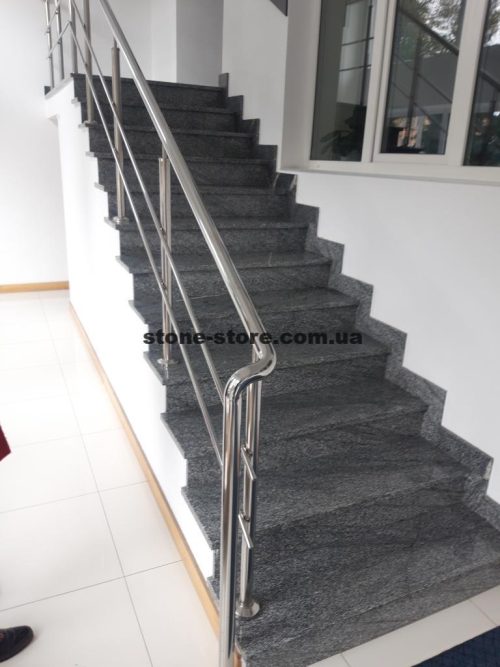 Сходи з покостівського граніту